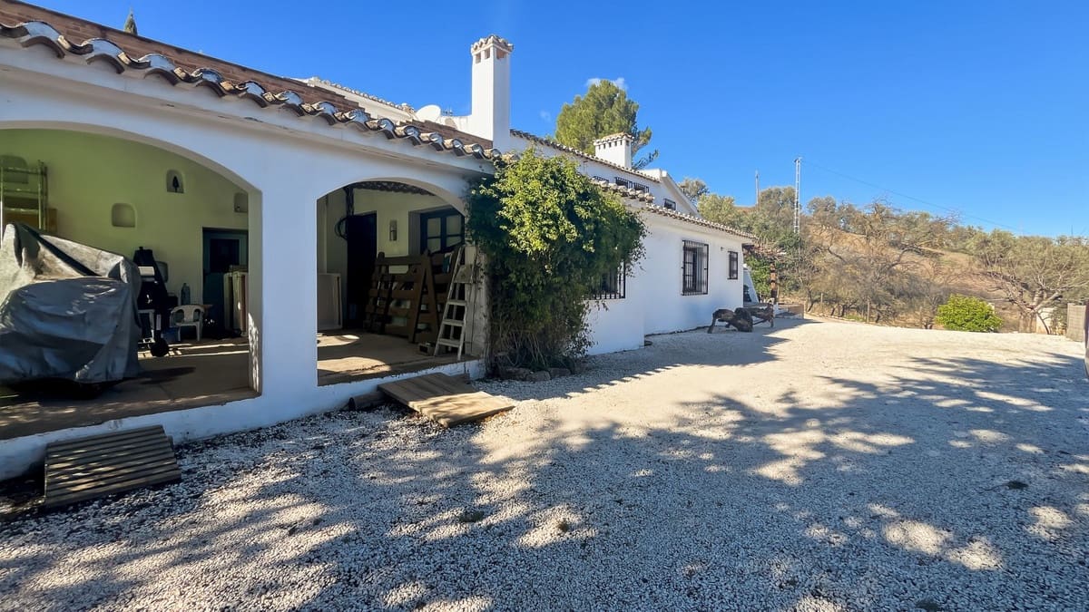 9 sovrum Finca/Hus på landet till salu i Villanueva del Rosario med pool garage - 780 000 € (Ref: 9528941)