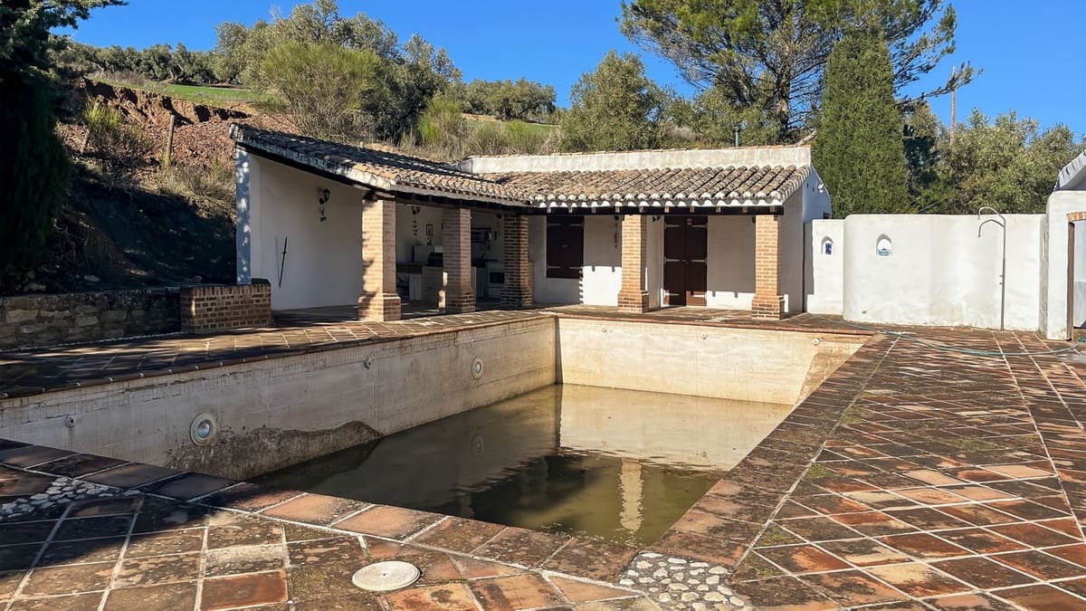 9 sovrum Finca/Hus på landet till salu i Villanueva del Rosario med pool garage - 780 000 € (Ref: 9528941)