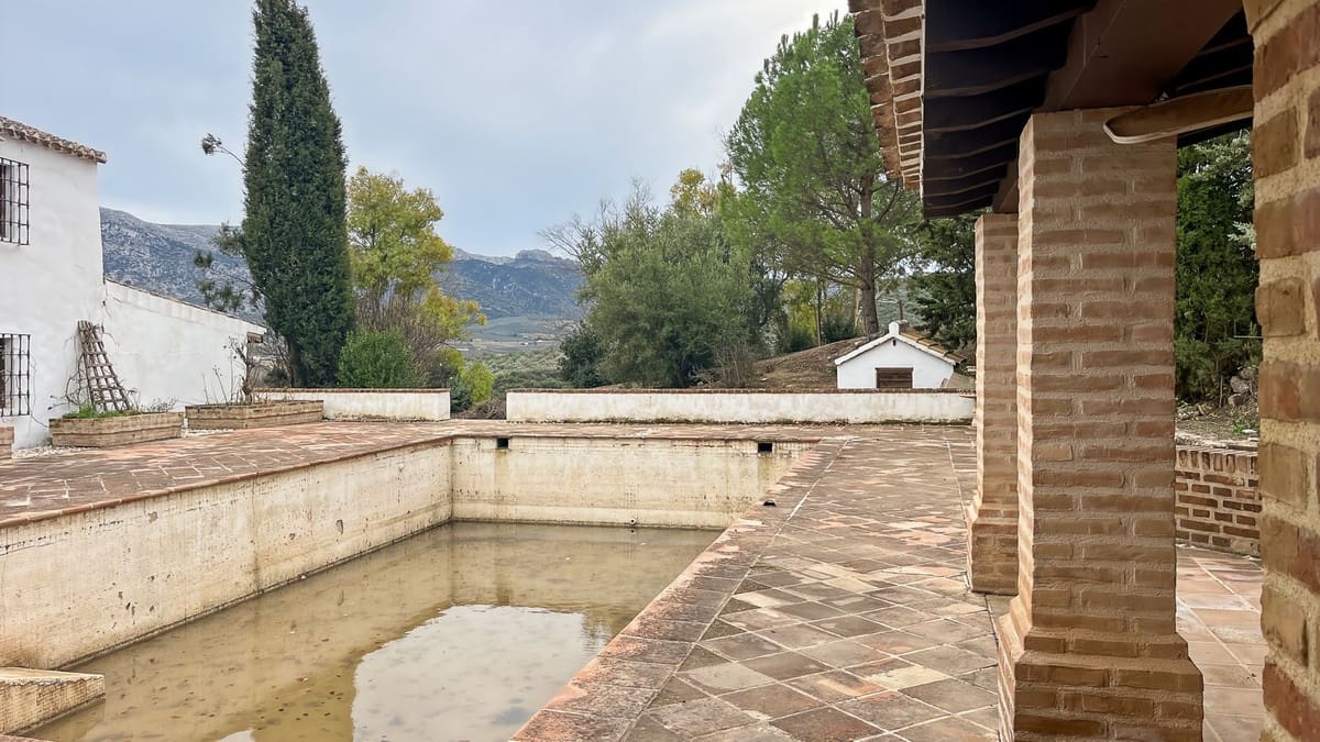 9 sovrum Finca/Hus på landet till salu i Villanueva del Rosario med pool garage - 780 000 € (Ref: 9528941)