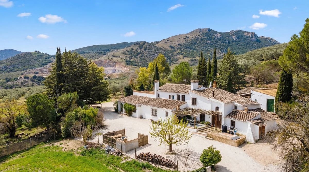 9 bedroom Finca/Country House for sale in Villanueva del Rosario with pool garage - € 780,000 (Ref: 9528941)