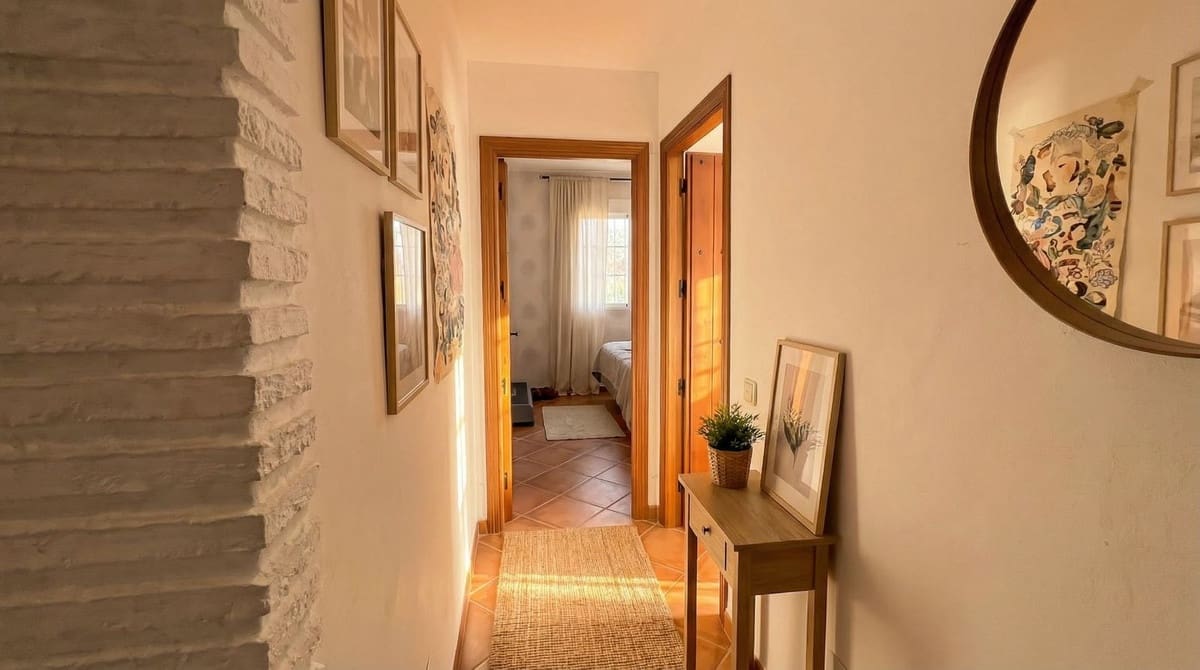 4 bedroom Villa for sale in Colmenar with pool garage - € 399,000 (Ref: 9528942)