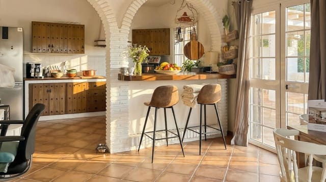 Chalet de 4 habitaciones en Colmenar en venta con piscina garaje - 399.000 € (Ref: 9528942)