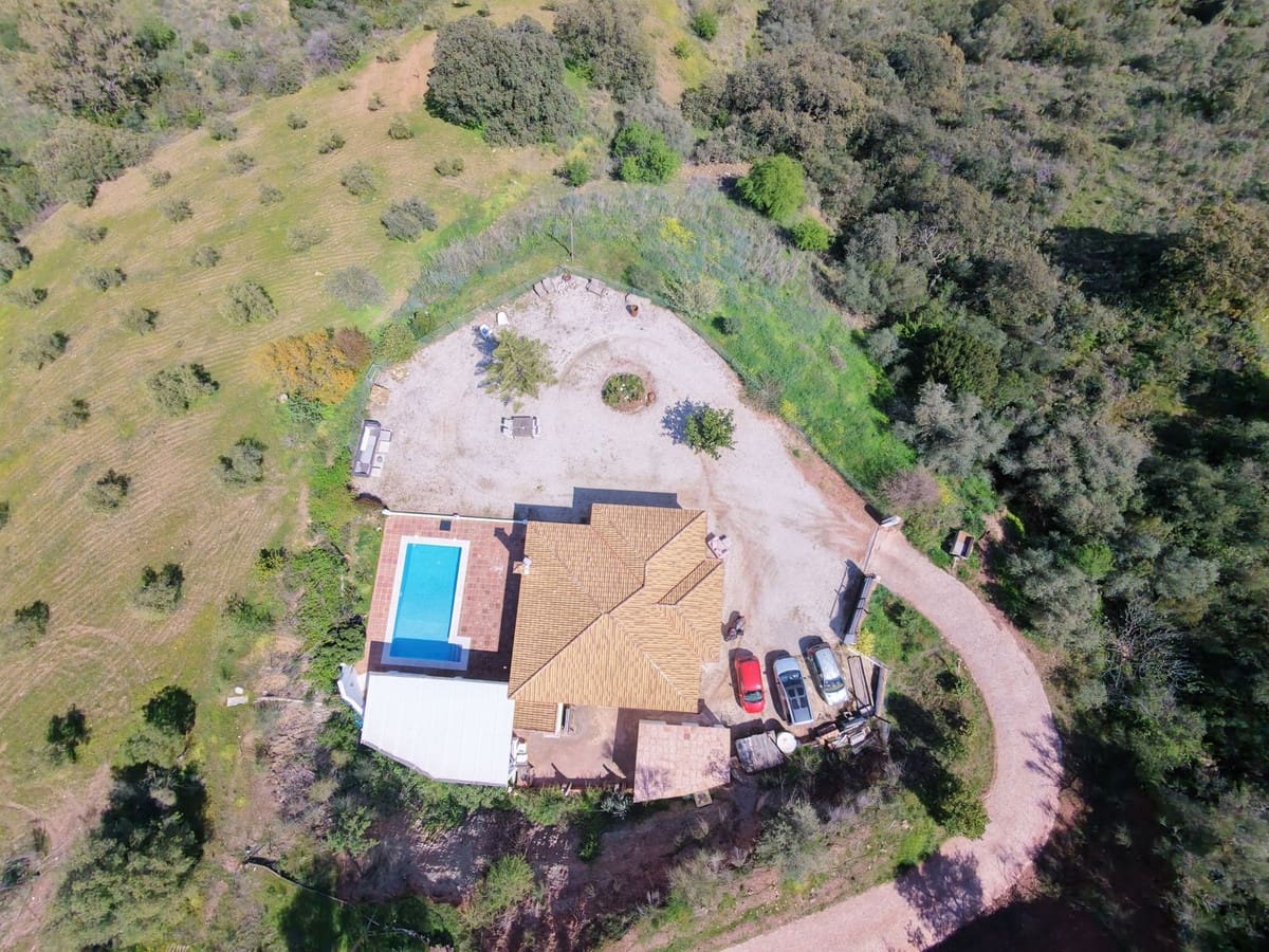 4 soveværelse Villa til salg i Colmenar med swimmingpool garage - € 369.000 (Ref: 9528942)