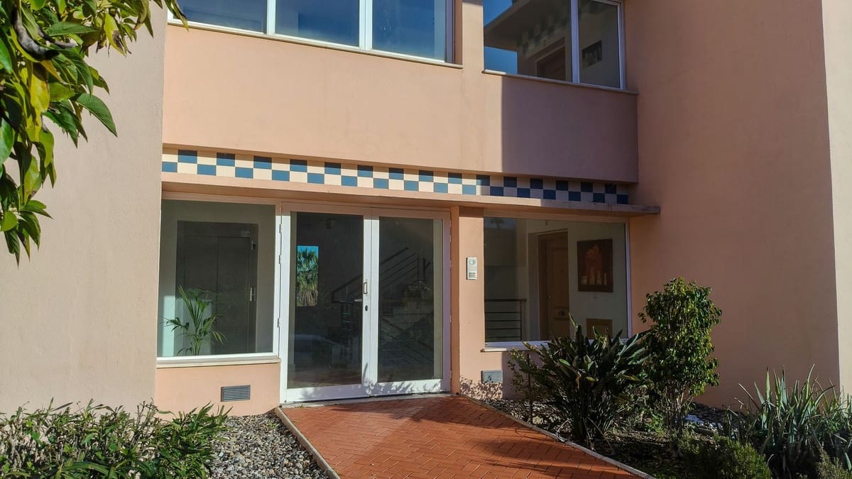 Apartamento de 2 habitaciones en Alhaurín de la Torre en venta con piscina garaje - 350.000 € (Ref: 9535065)