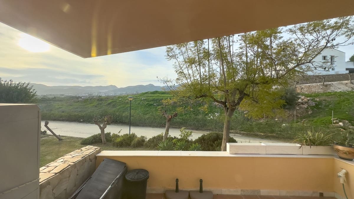 Apartamento de 2 habitaciones en Alhaurín de la Torre en venta con piscina garaje - 350.000 € (Ref: 9535065)