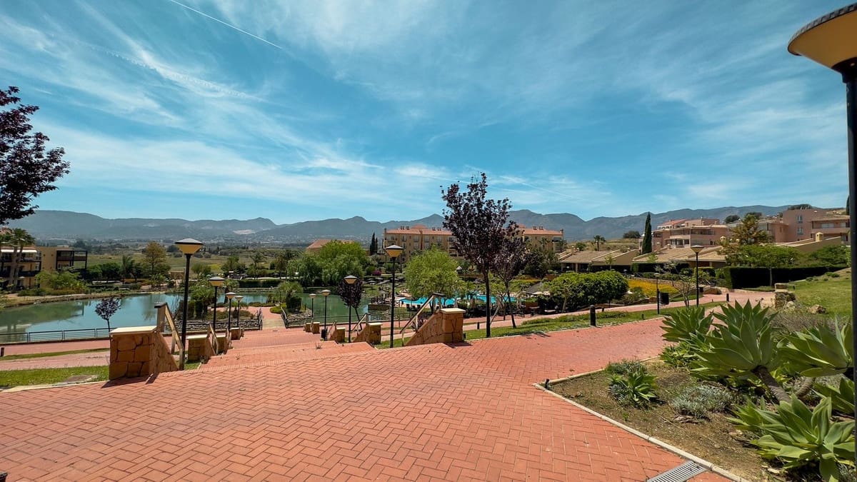 Apartamento de 2 habitaciones en Alhaurín de la Torre en venta con piscina garaje - 350.000 € (Ref: 9535065)