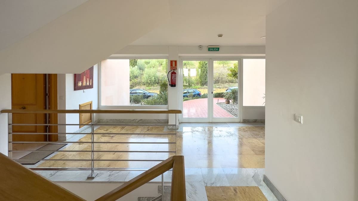 2 bedroom Apartment for sale in Alhaurin de la Torre with pool garage - € 350,000 (Ref: 9535065)