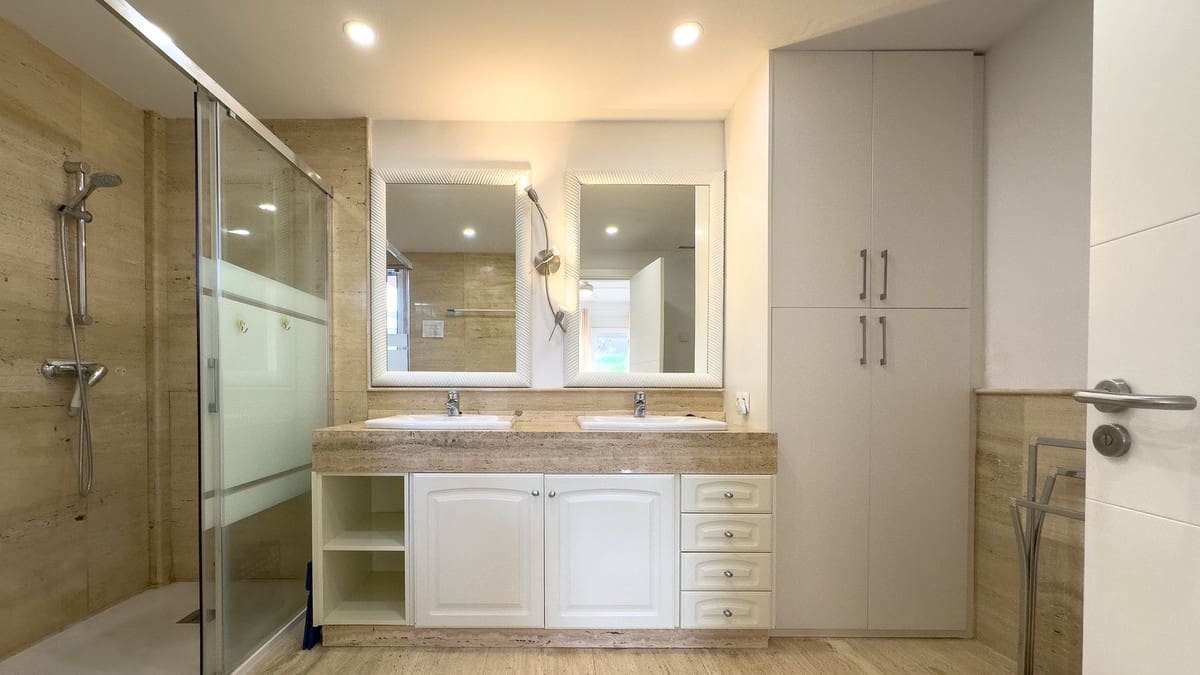 2 bedroom Apartment for sale in Alhaurin de la Torre with pool garage - € 350,000 (Ref: 9535065)