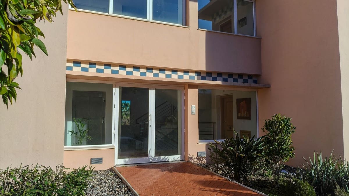 2 bedroom Apartment for sale in Alhaurin de la Torre with pool garage - € 350,000 (Ref: 9535065)