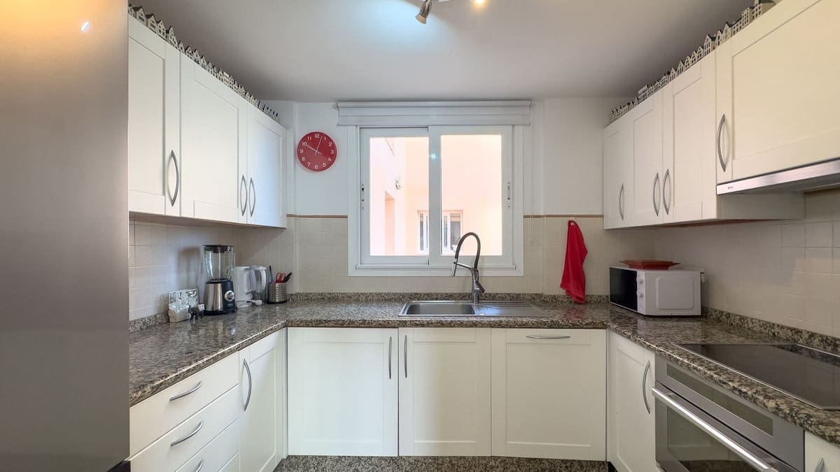 2 bedroom Apartment for sale in Alhaurin de la Torre with pool garage - € 350,000 (Ref: 9535065)