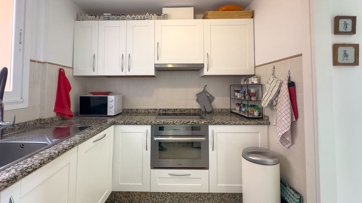 2 bedroom Apartment for sale in Alhaurin de la Torre with pool garage - € 350,000 (Ref: 9535065)