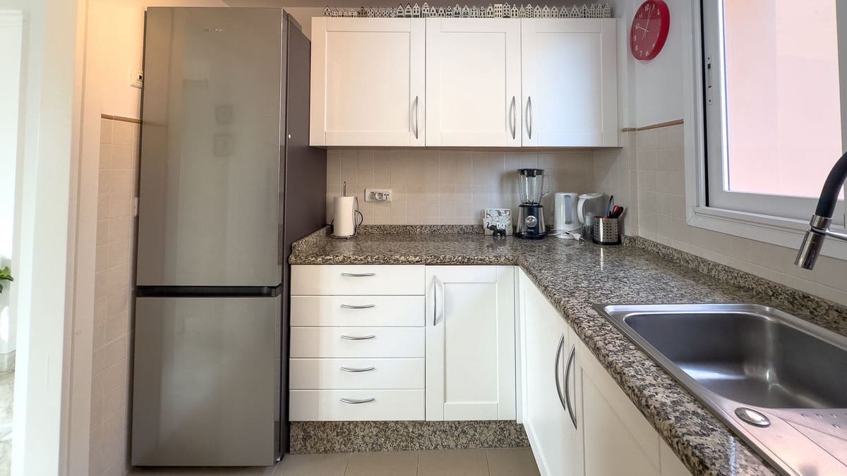 2 bedroom Apartment for sale in Alhaurin de la Torre with pool garage - € 350,000 (Ref: 9535065)