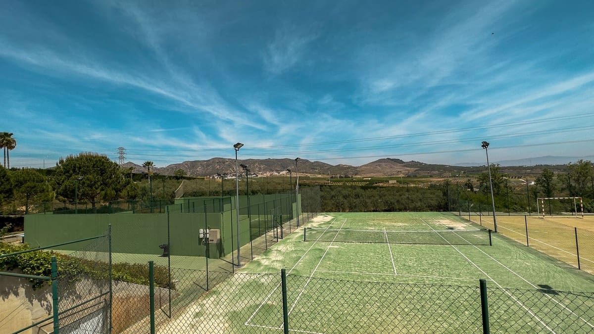 2 bedroom Apartment for sale in Alhaurin de la Torre with pool garage - € 350,000 (Ref: 9535065)