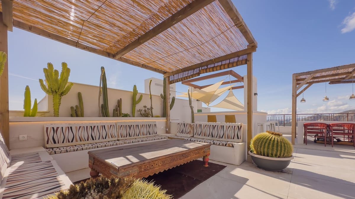 3 quarto Penthouse para venda em Istan com piscina garagem - 1 150 000 € (Ref: 9539687)