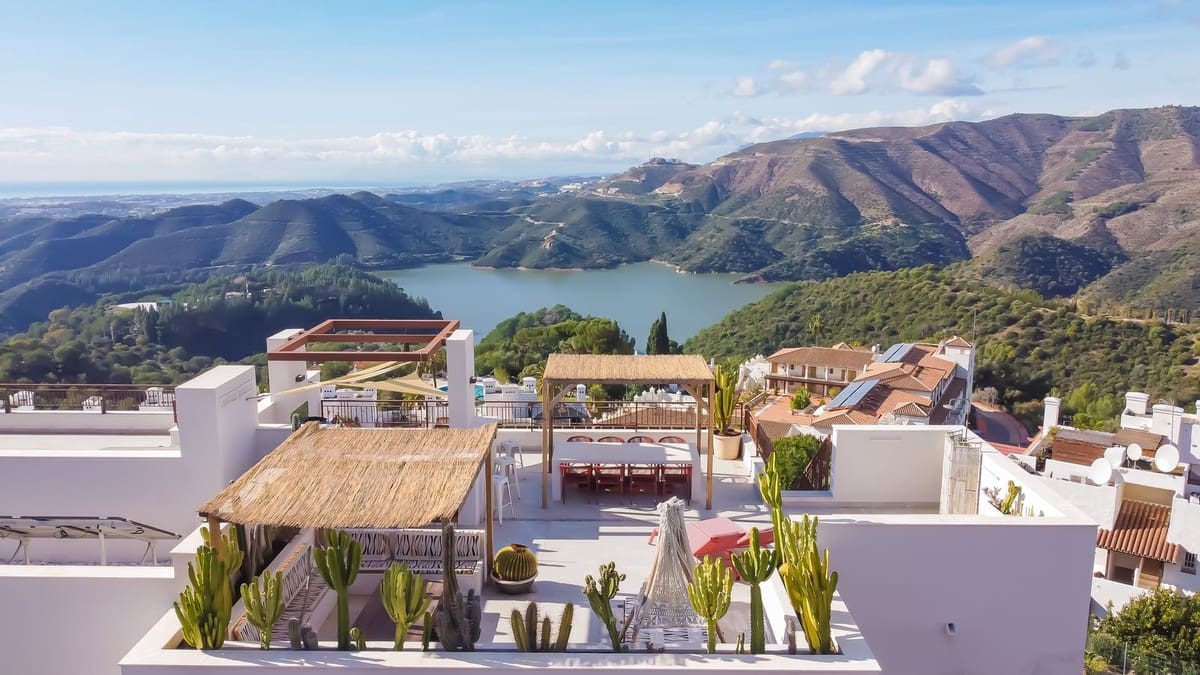 3 quarto Penthouse para venda em Istan com piscina garagem - 1 150 000 € (Ref: 9539687)