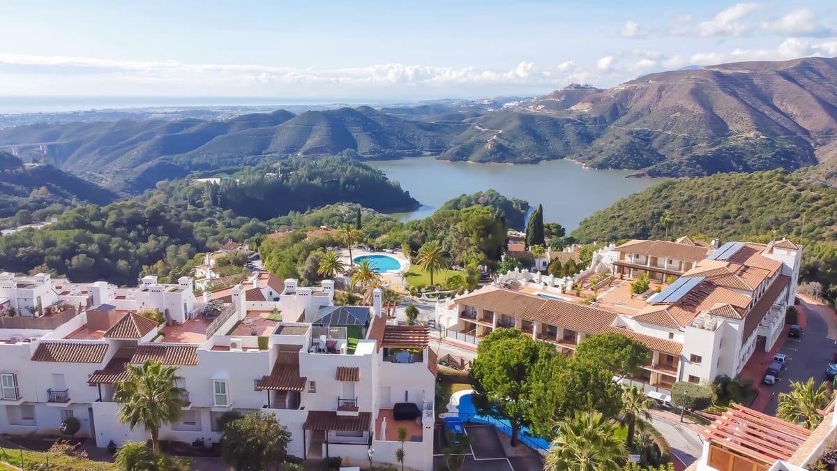 3 quarto Penthouse para venda em Istan com piscina garagem - 1 150 000 € (Ref: 9539687)