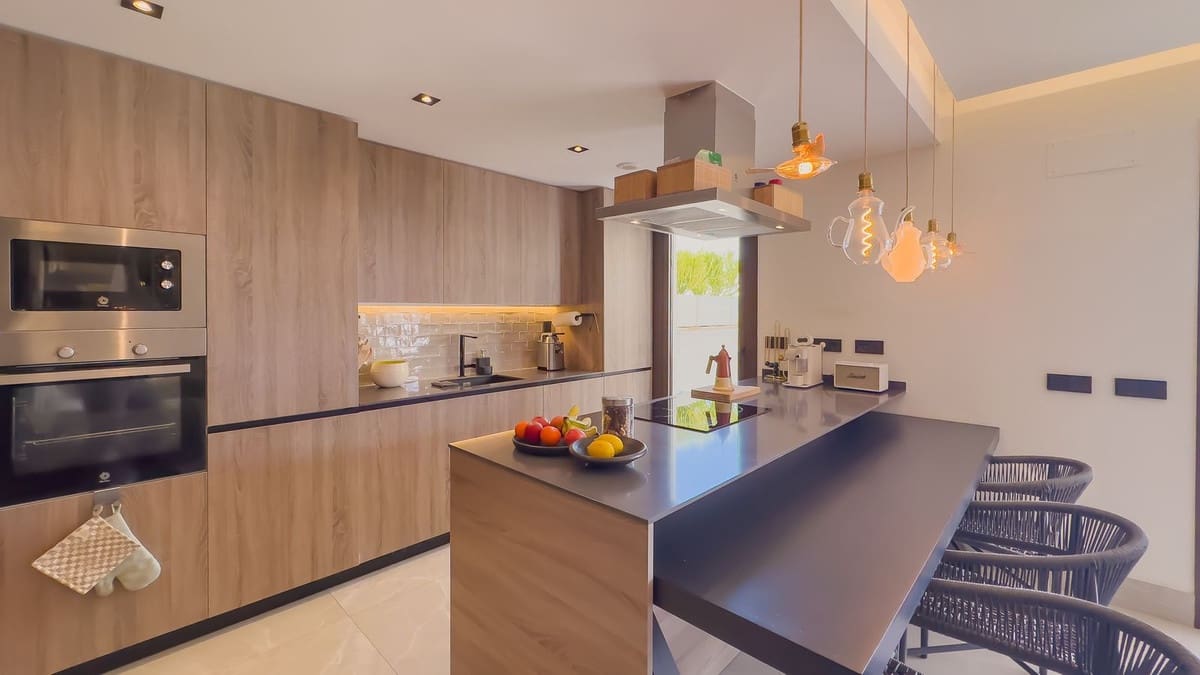 3 quarto Penthouse para venda em Istan com piscina garagem - 1 150 000 € (Ref: 9539687)