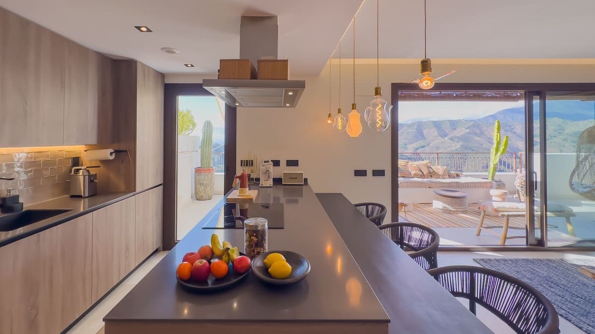 3 quarto Penthouse para venda em Istan com piscina garagem - 1 150 000 € (Ref: 9539687)