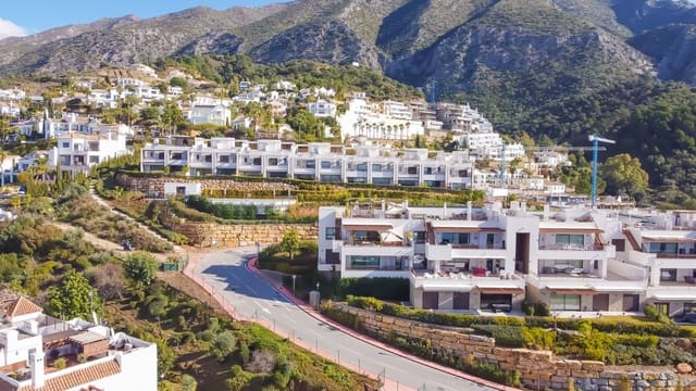 3 quarto Penthouse para venda em Istán com piscina garagem - 1 150 000 € (Ref: 9539687)