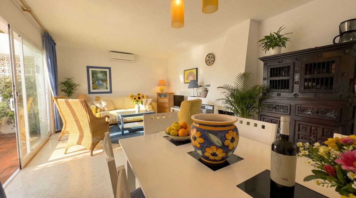 2 bedroom Townhouse for sale in Calahonda with pool garage - € 315,000 (Ref: 9566280)