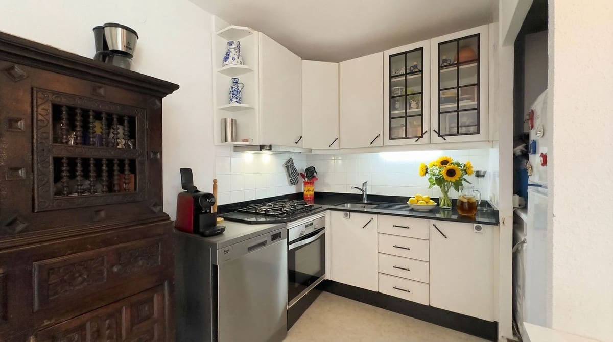 2 bedroom Townhouse for sale in Calahonda with pool garage - € 315,000 (Ref: 9566280)