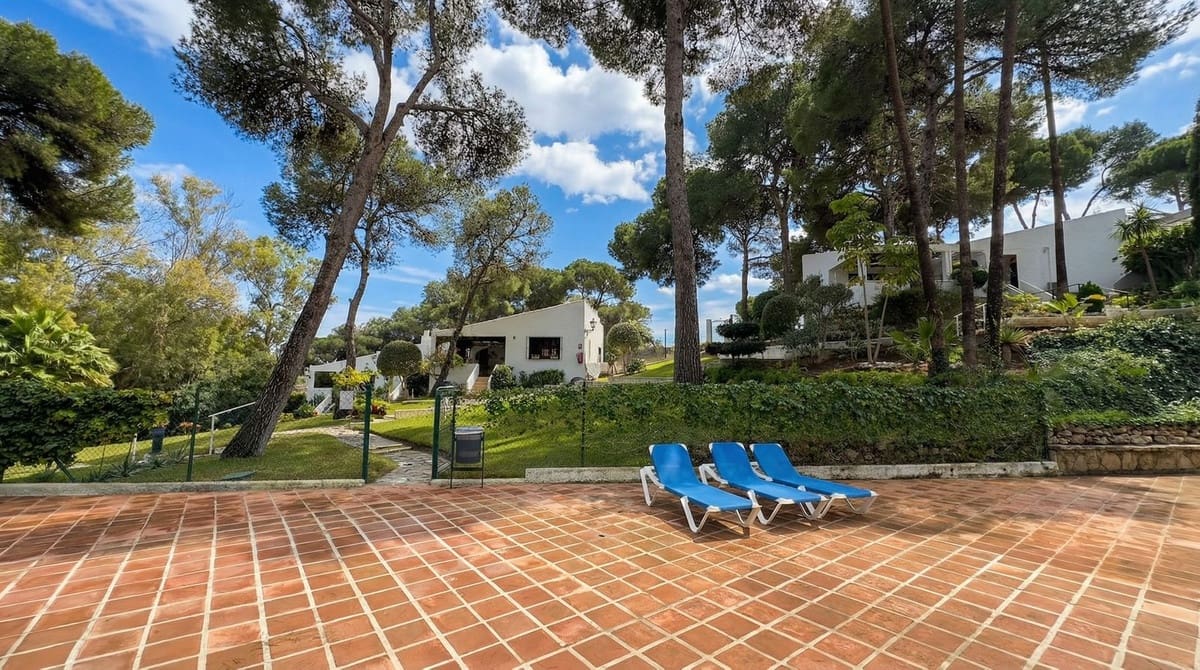 2 bedroom Townhouse for sale in Calahonda with pool garage - € 315,000 (Ref: 9566280)