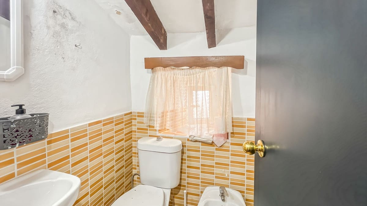Casa de 3 habitaciones en Comares en venta - 85.000 € (Ref: 9592111)