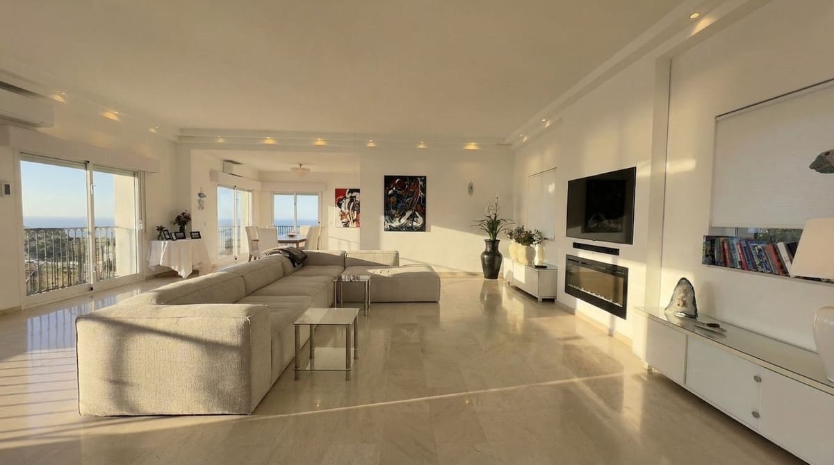 4 bedroom Villa for sale in Valtocado with pool garage - € 1,485,000 (Ref: 9628438)