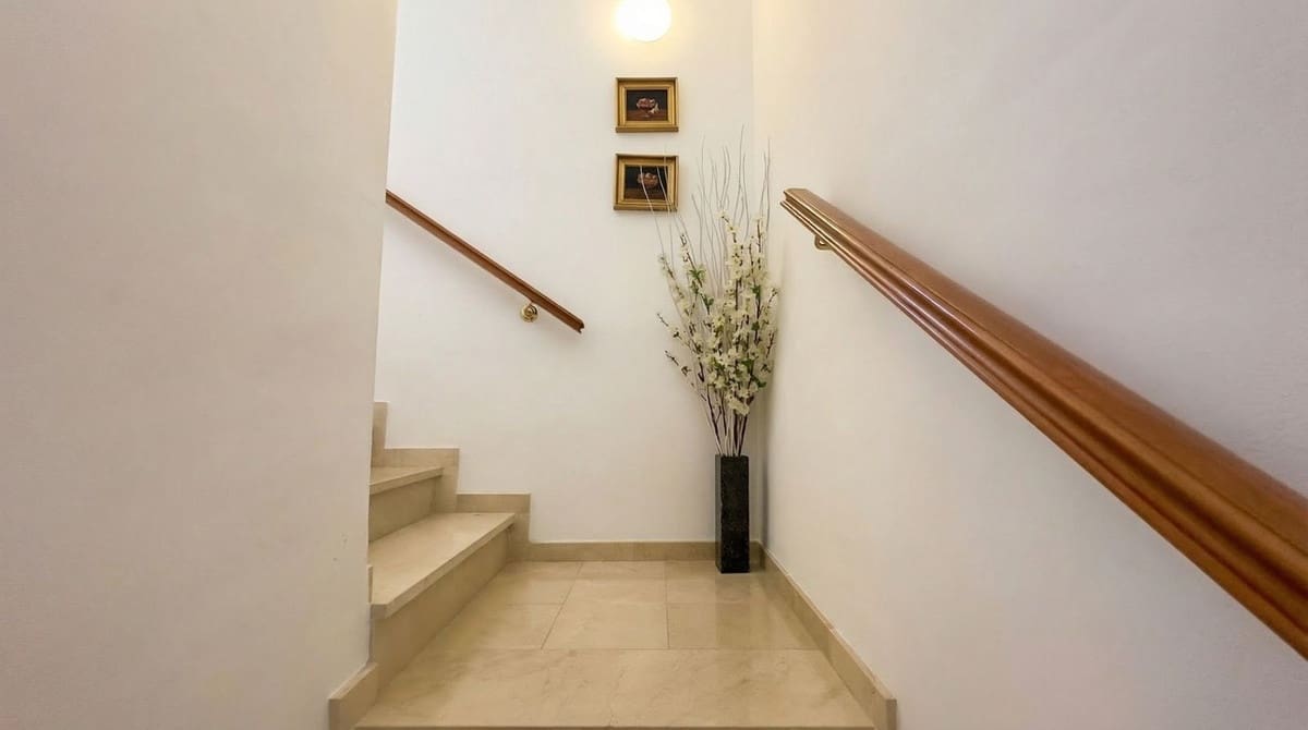 4 bedroom Villa for sale in Valtocado with pool garage - € 1,485,000 (Ref: 9628438)