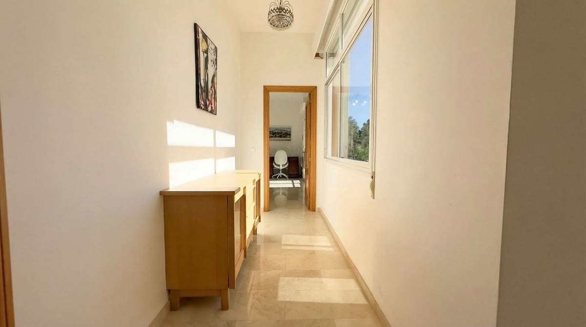 4 bedroom Villa for sale in Valtocado with pool garage - € 1,485,000 (Ref: 9628438)