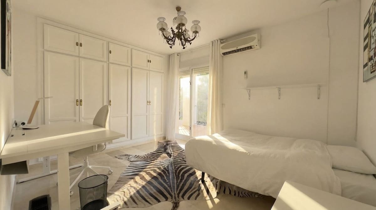 4 bedroom Villa for sale in Valtocado with pool garage - € 1,485,000 (Ref: 9628438)