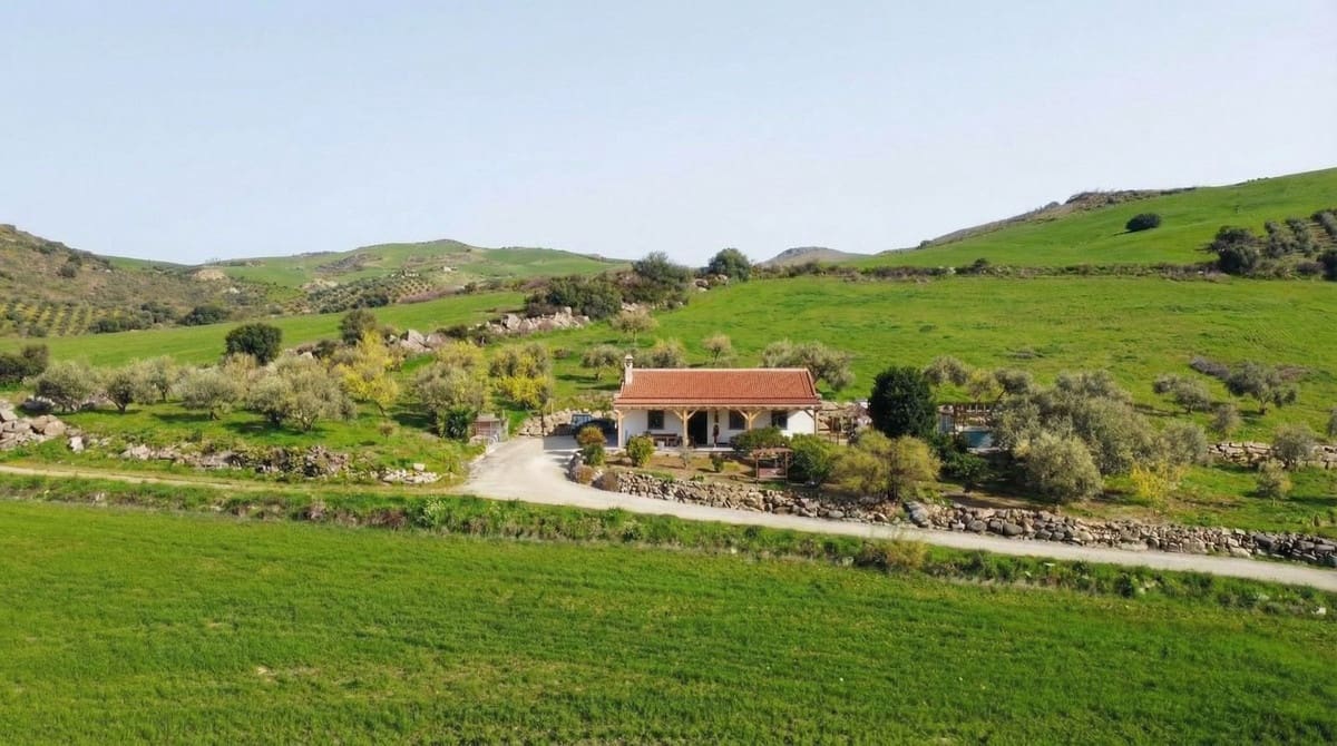 4 bedroom Finca/Country House for sale in Alora with pool garage - € 269,000 (Ref: 9628442)