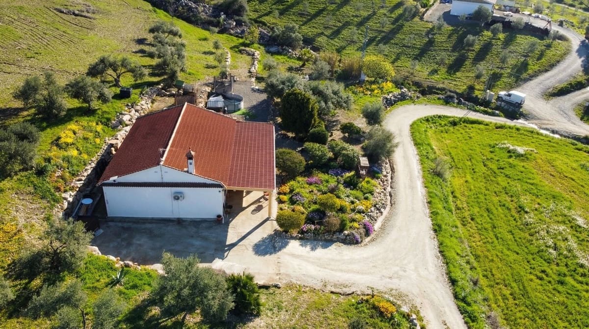 4 bedroom Finca/Country House for sale in Alora with pool garage - € 269,000 (Ref: 9628442)