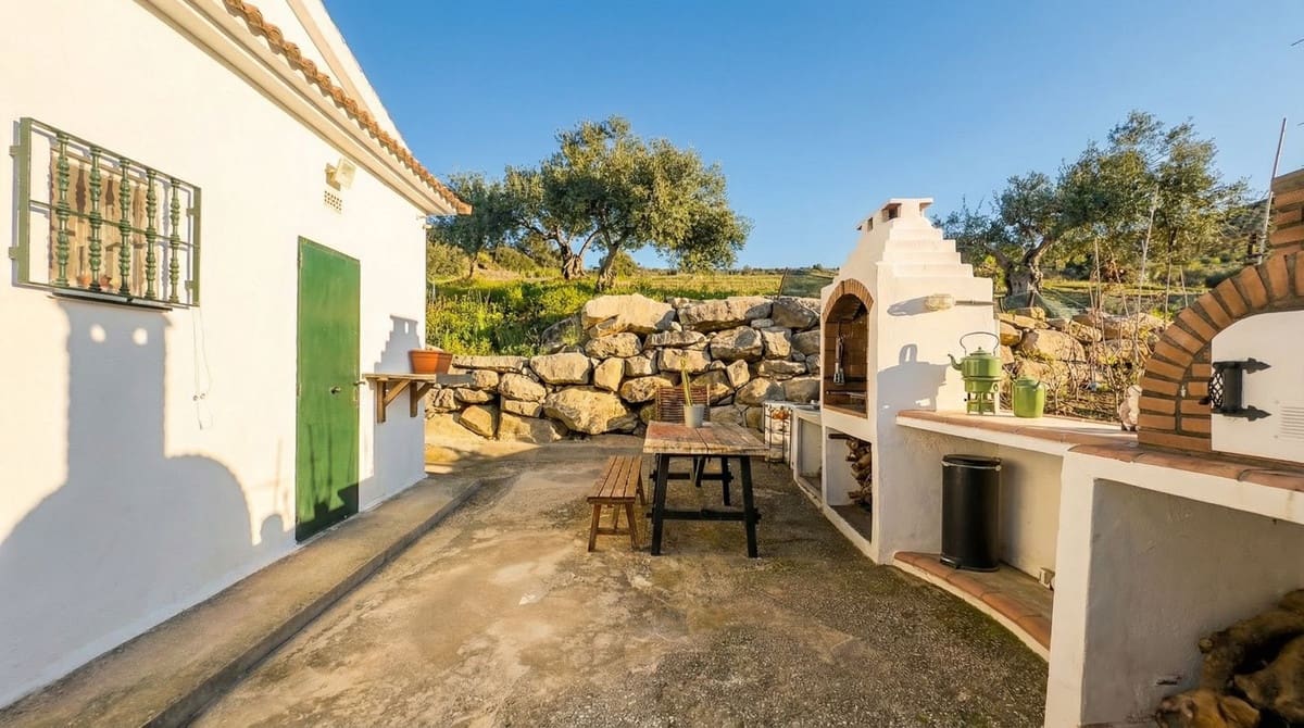 4 bedroom Finca/Country House for sale in Alora with pool garage - € 269,000 (Ref: 9628442)