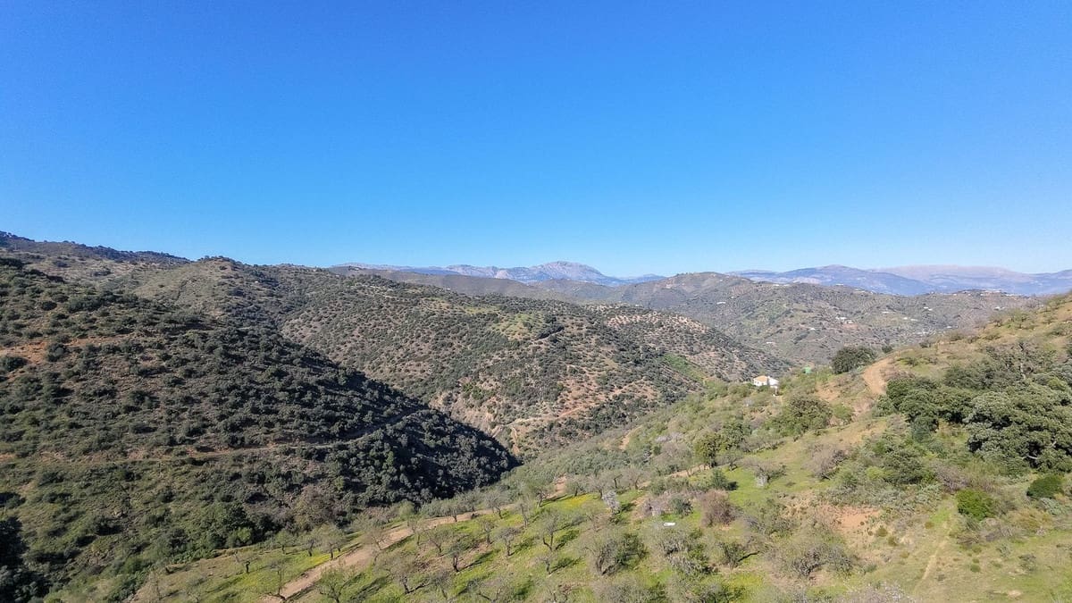 Ubebygd land til salgs i Malaga by - € 85 000 (Ref: 9631861)