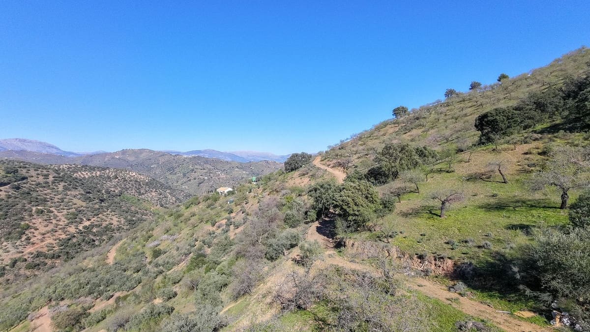 Ubebygd land til salgs i Malaga by - € 85 000 (Ref: 9631861)