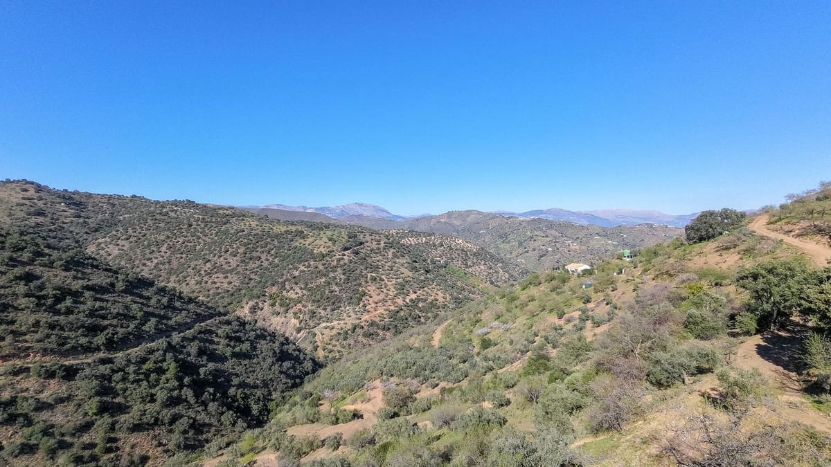 Ubebygd land til salgs i Malaga by - € 85 000 (Ref: 9631861)