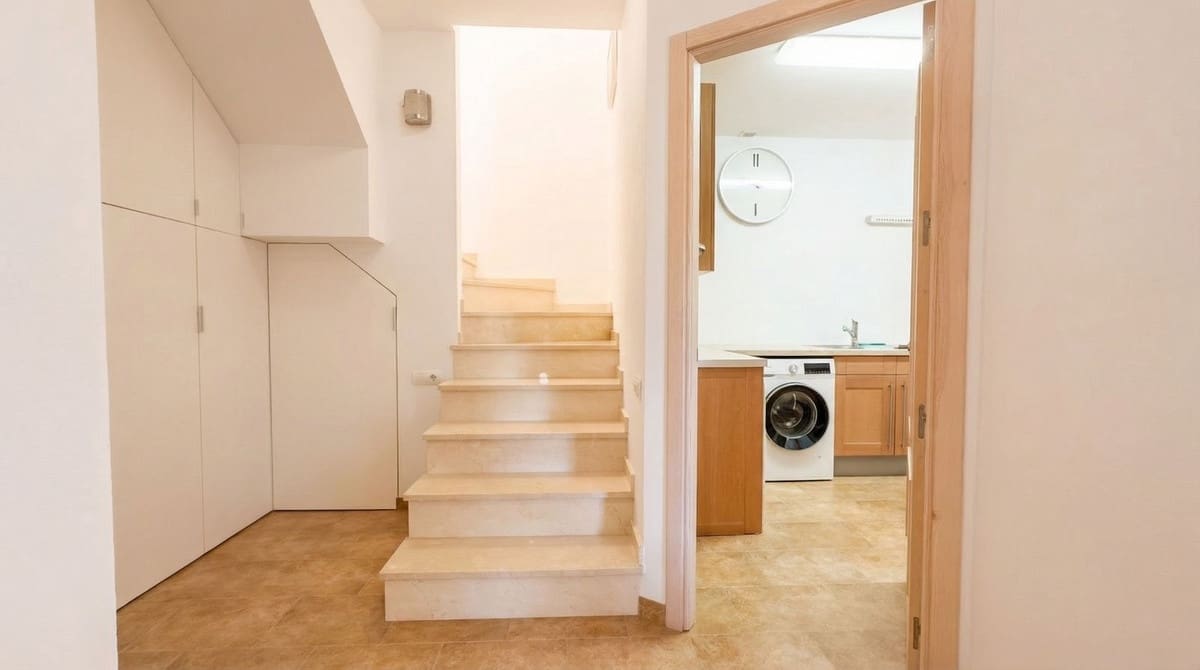 Chalet de 4 habitaciones en Guaro en venta con piscina garaje - 995.000 € (Ref: 9631862)