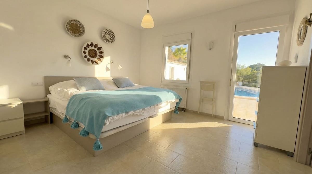 Chalet de 4 habitaciones en Guaro en venta con piscina garaje - 995.000 € (Ref: 9631862)