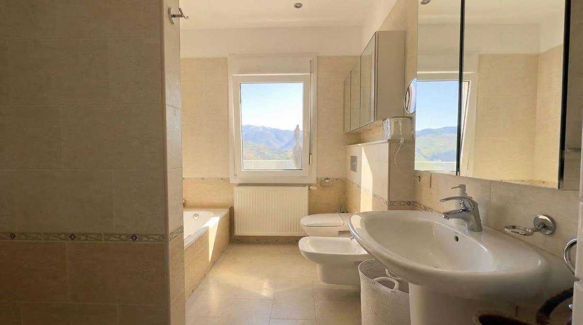 Chalet de 4 habitaciones en Guaro en venta con piscina garaje - 995.000 € (Ref: 9631862)