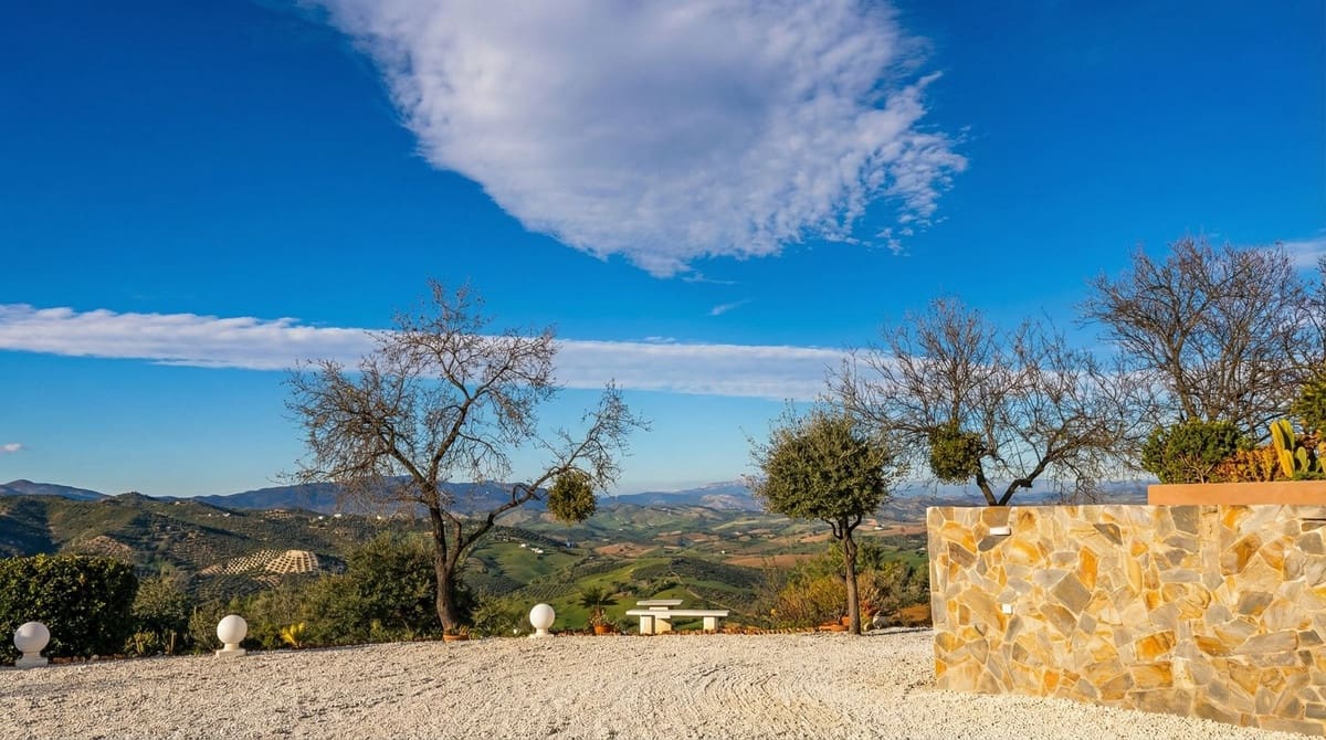 Chalet de 4 habitaciones en Guaro en venta con piscina garaje - 995.000 € (Ref: 9631862)