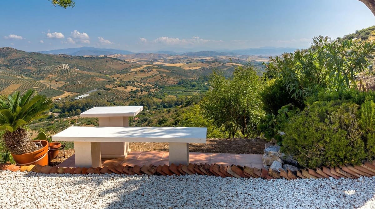 Chalet de 4 habitaciones en Guaro en venta con piscina garaje - 995.000 € (Ref: 9631862)