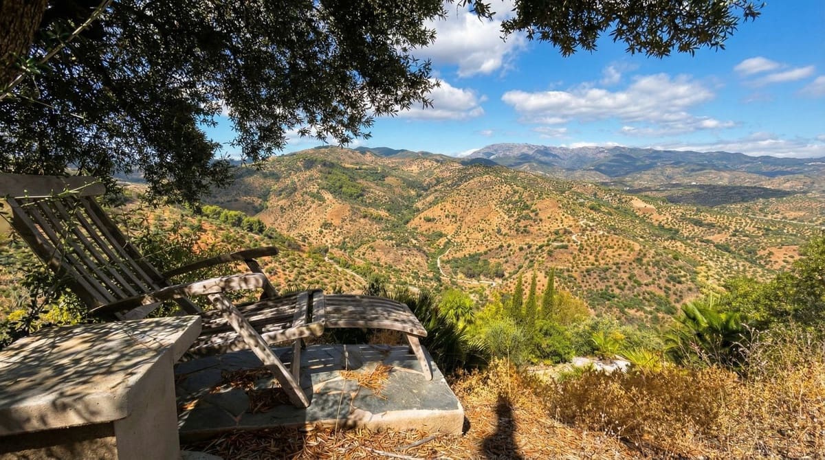 Chalet de 4 habitaciones en Guaro en venta con piscina garaje - 995.000 € (Ref: 9631862)