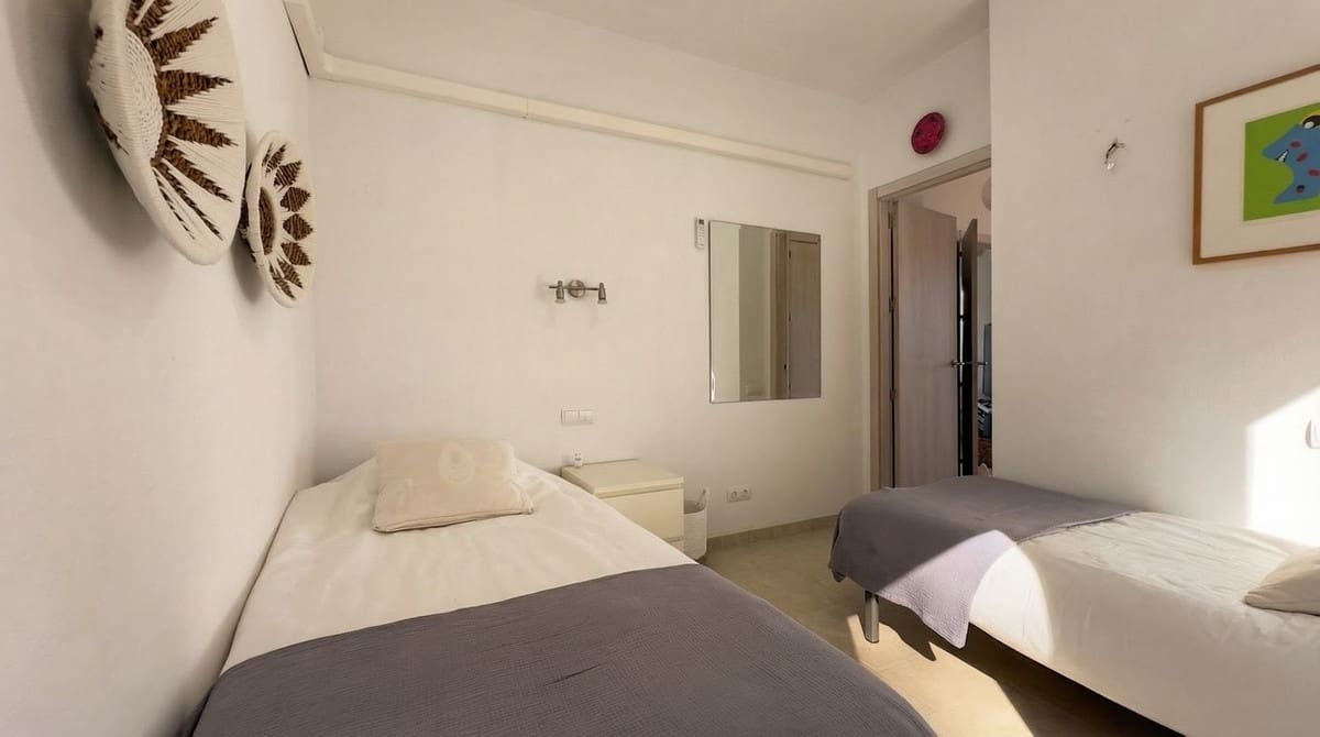 4 sypialnia Willa na sprzedaż w Guaro z basenem garażem - 995 000 € (Ref: 9631862)