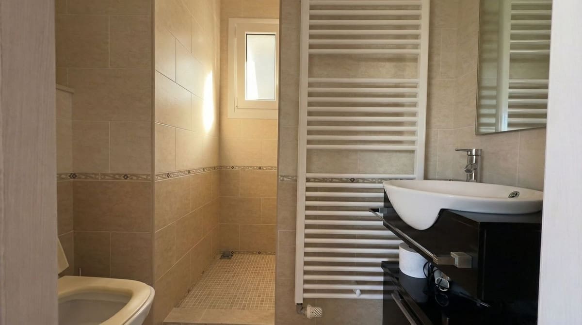 4 sypialnia Willa na sprzedaż w Guaro z basenem garażem - 995 000 € (Ref: 9631862)