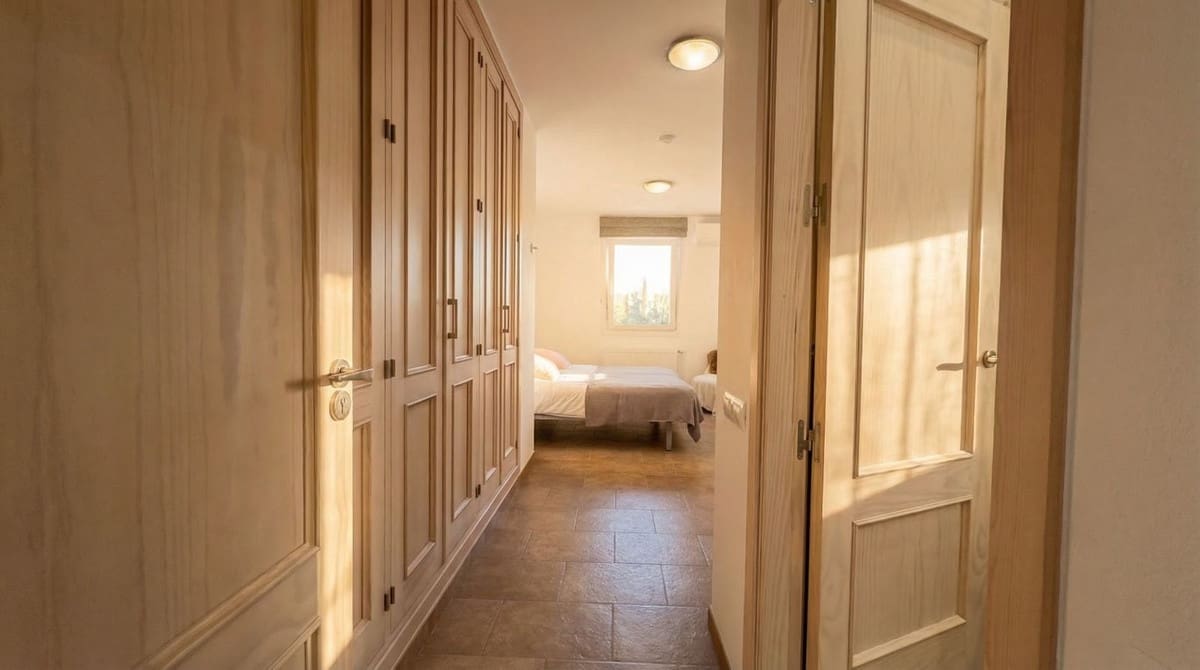 4 sypialnia Willa na sprzedaż w Guaro z basenem garażem - 995 000 € (Ref: 9631862)