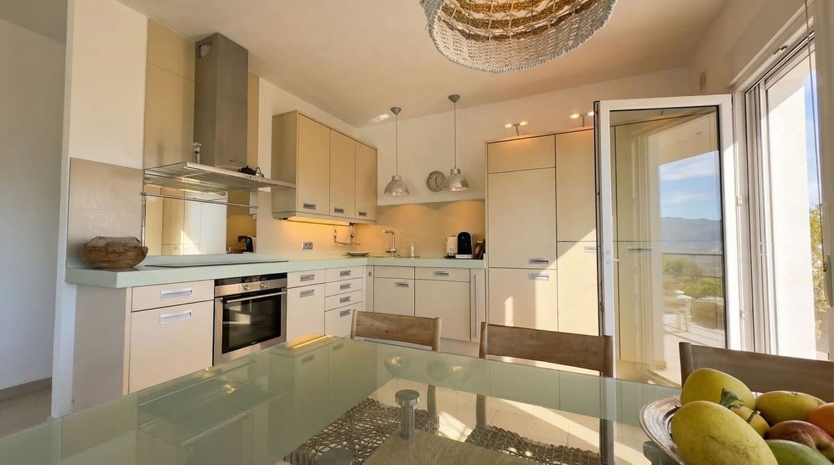 4 bedroom Villa for sale in Guaro with pool garage - € 995,000 (Ref: 9631862)