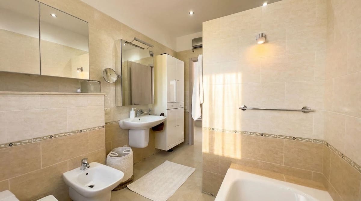 4 bedroom Villa for sale in Guaro with pool garage - € 995,000 (Ref: 9631862)