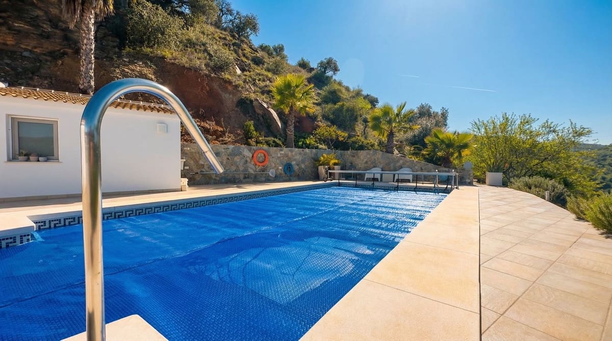 4 bedroom Villa for sale in Guaro with pool garage - € 995,000 (Ref: 9631862)