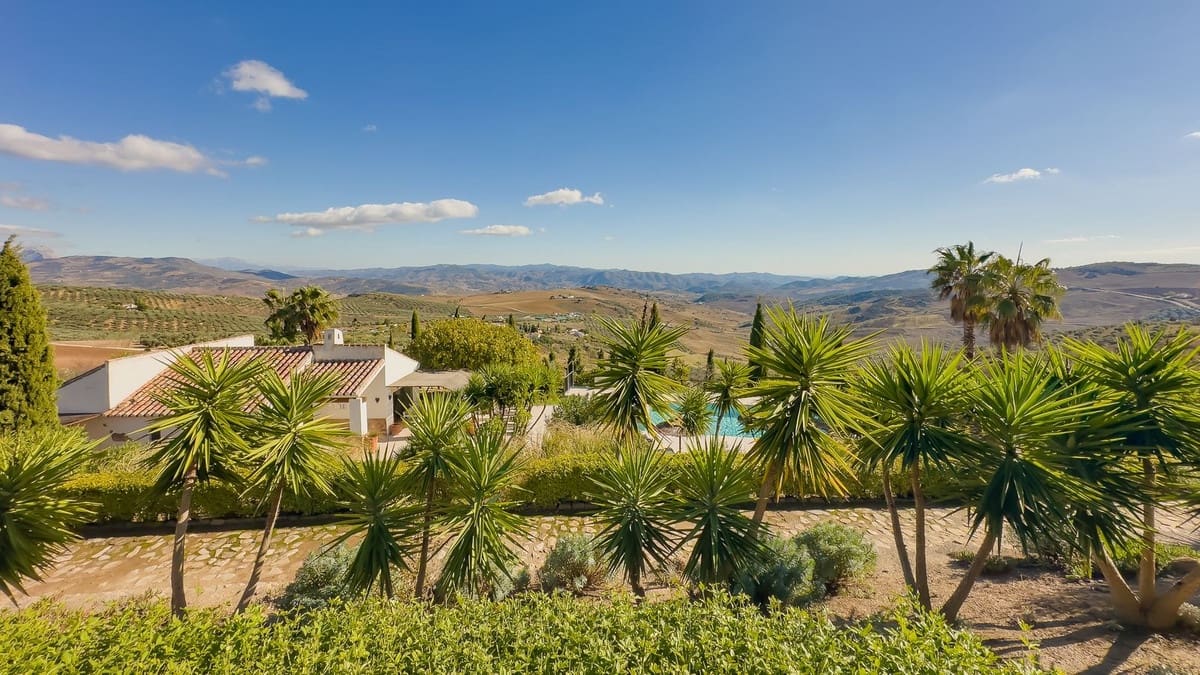 13 bedroom Finca/Country House for sale in Villanueva de la Concepcion with pool garage - € 2,250,000 (Ref: 9656584)